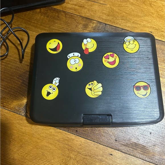 Portable DVD Player, smoke free home - Picture 3 of 4